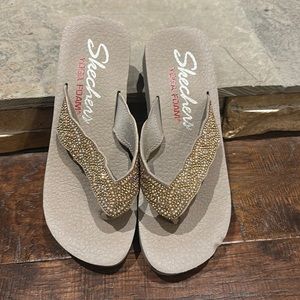 Sketchers Yoga Foam flip flop